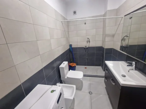 Tirane, shitet apartament 1+1+Ballkon Kati 8, 71 m² 110.000 € (Qytet Studenti)