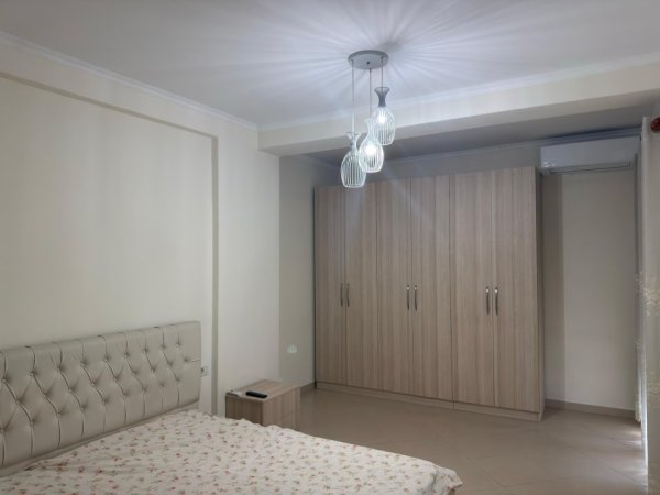Tirane, jepet me qera apartament 2+1+Aneks+Ballkon Kati 7, 120 m² 800 € (Komuna Parisit)