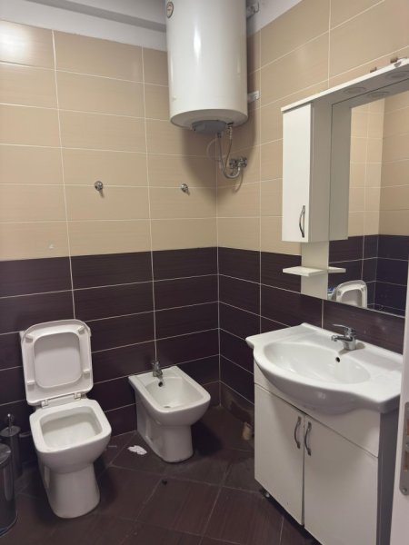 Tirane, jepet me qera apartament 2+1+Aneks+Ballkon Kati 7, 120 m² 800 € (Komuna Parisit)