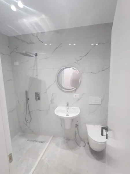 Tirane, shitet apartament 2+1+Ballkon Kati 6, 90 m² 225.000 € (Komuna Parisit)