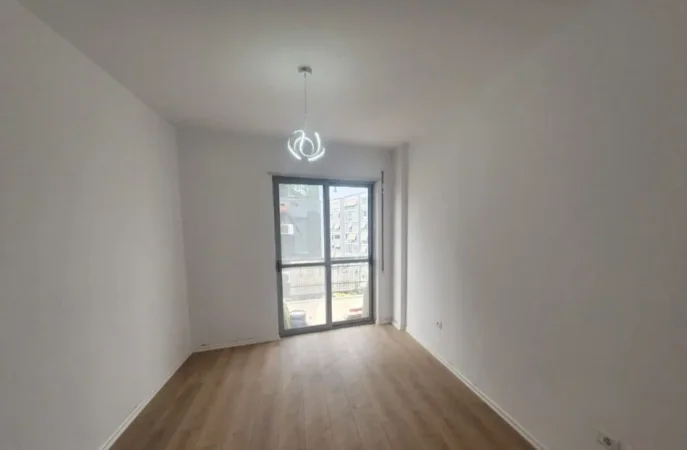Tirane, shitet apartament 2+1+Ballkon Kati 6, 90 m² 225.000 € (Komuna Parisit)