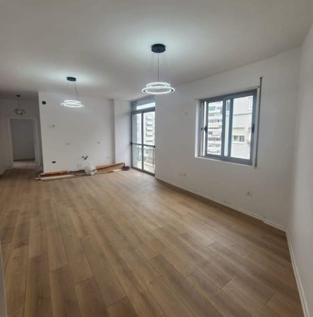 Tirane, shitet apartament 2+1+Ballkon Kati 6, 90 m² 225.000 € (Komuna Parisit)