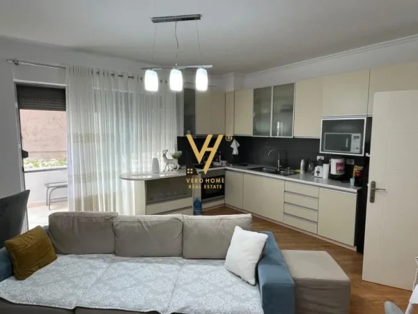 Tirane, jepet me qera apartament 1+1+Ballkon Kati 2, 70 m² 500 € (ASTIR)