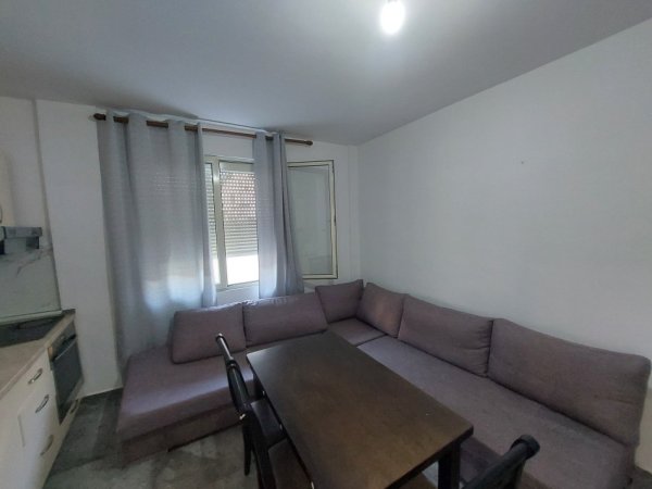 Tirane, jepet me qera apartament Kati 1, 95 m² 450 € (Fakluteti i Mjekesise)