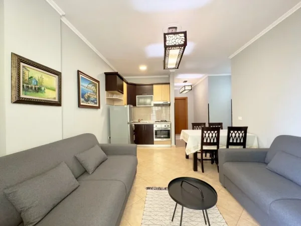 Mali Robit, shitet apartament 1+1 Kati 3, 50 m² 68.000 € (Prane Hotel Ujvara)