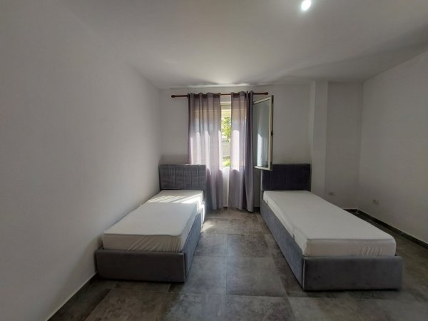Tirane, jepet me qera apartament Kati 1, 95 m² 450 € (Fakluteti i Mjekesise)
