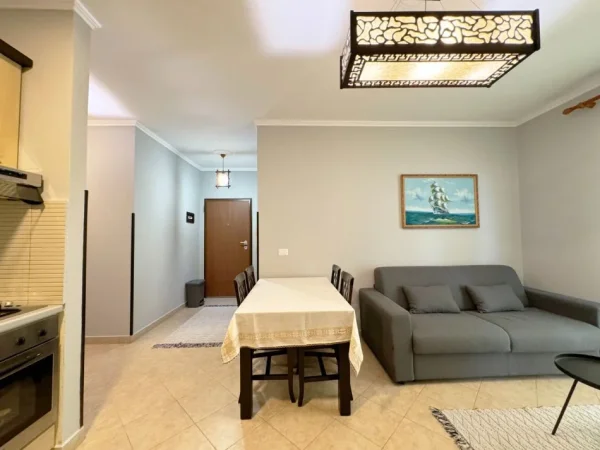 Mali Robit, shitet apartament 1+1 Kati 3, 50 m² 68.000 € (Prane Hotel Ujvara)