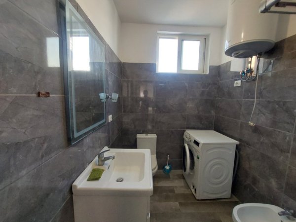 Tirane, jepet me qera apartament Kati 1, 95 m² 450 € (Fakluteti i Mjekesise)