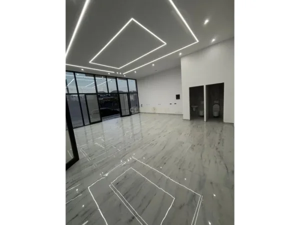 Tirane, shitet ambjent biznesi Kati 0, 74 m² 220.000 € (Paskuqan)