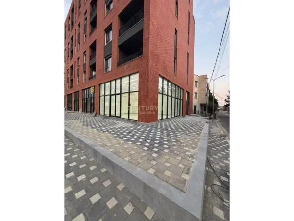 Tirane, shitet ambjent biznesi Kati 0, 74 m² 220.000 € (Paskuqan)