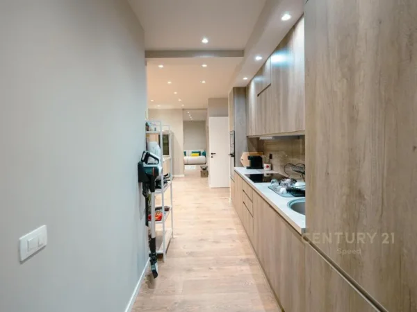 Durres, shes apartament 5+1+Ballkon Kati 1, 215 m² 600.000 € (Vala Mar)