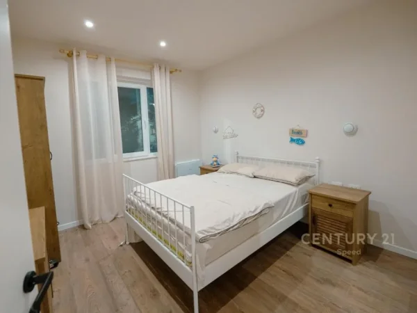 Durres, shes apartament 5+1+Ballkon Kati 1, 215 m² 600.000 € (Vala Mar)