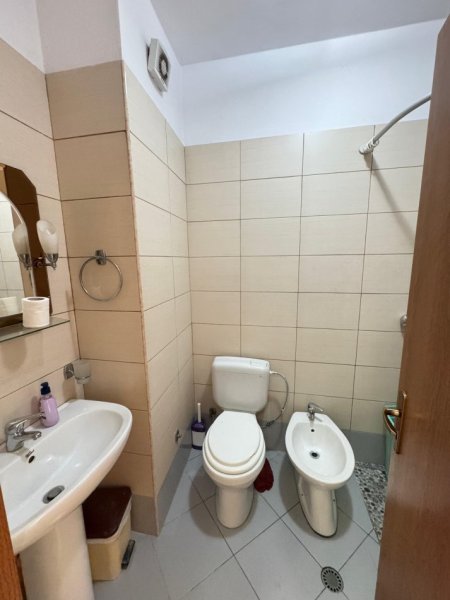 Tirane, jepet me qera apartament 2+1 Kati 7, 90 m² 450 € 