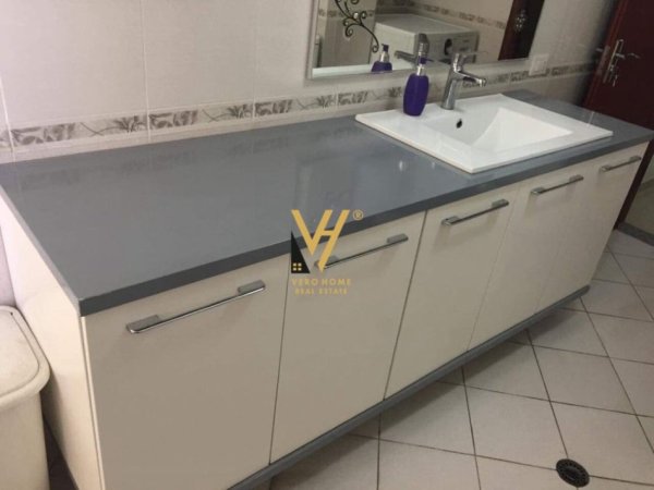 Tirane, jepet me qera apartament 1+1+Ballkon Kati 3, 88 m² 400 € (ASTIR)