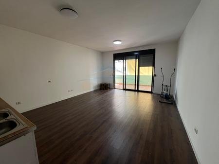 Tirane, jepet me qera apartament 3+1+2+Post Parkimi+Ballkon Kati 4, 126 m² 900 € (Komuna e Parisit)