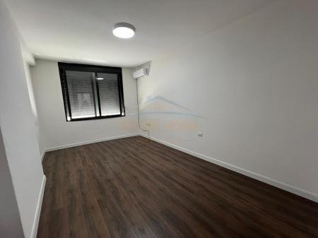Tirane, jepet me qera apartament 3+1+2+Post Parkimi+Ballkon Kati 4, 126 m² 900 € (Komuna e Parisit)