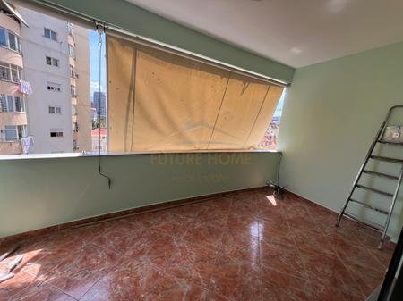 Tirane, jepet me qera apartament 3+1+2+Post Parkimi+Ballkon Kati 4, 126 m² 900 € (Komuna e Parisit)