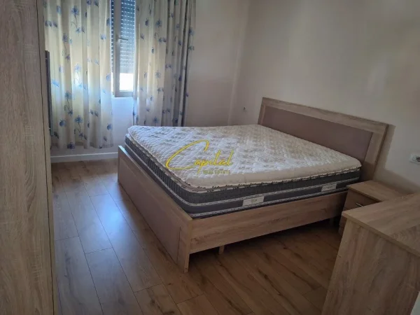 Tirane, jepet me qera apartament 2+1 Kati 4, 85 m² 550 € (SHKOLLA E BASHKUAR)