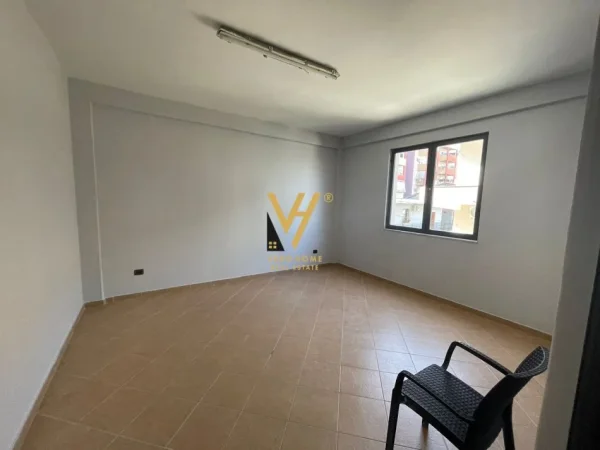 Tirane, jepet me qera ambjent biznesi Kati 2, 209 m² 1.500 € (ASTIR)