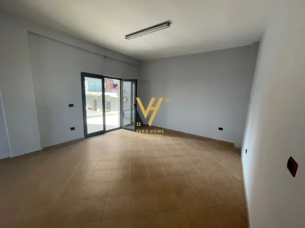 Tirane, jepet me qera ambjent biznesi Kati 2, 209 m² 1.500 € (ASTIR)
