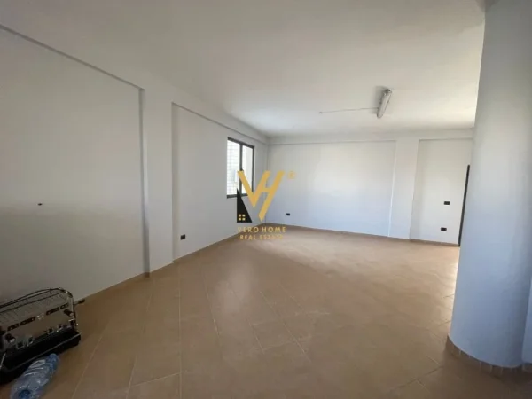 Tirane, jepet me qera ambjent biznesi Kati 2, 209 m² 1.500 € (ASTIR)