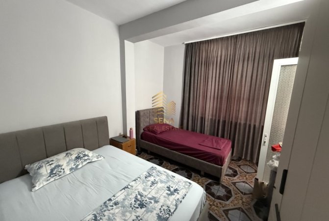 Tirane, jepet me qera apartament 2+1+Ballkon Kati 1, 90 m² 550 € (Rruga Skender Shtylla)