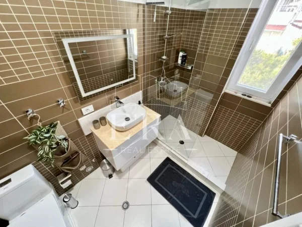 Mali Robit, shitet apartament 2+1+Ballkon Kati 4, 78 m² 188.000 € (Mali Robit)