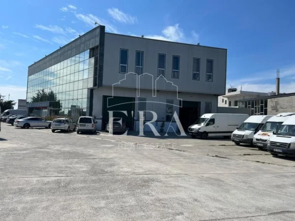Durres, shitet magazine , 21.678 m² 2.700.000 € (Autostrada DR-TR)