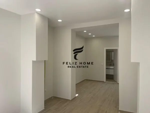 Tirane, jepet me qera ambjent biznesi Kati 0, 40 m² 500 € (STADIUMI DINAMO)