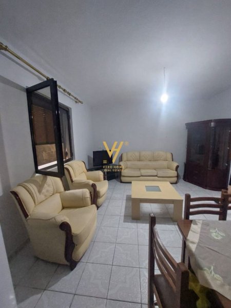 Tirane, jepet me qera apartament 1+1+Ballkon Kati 1, 60 m² 400 € (KODRA E DIELLIT)