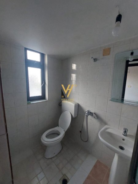 Tirane, jepet me qera apartament 1+1+Ballkon Kati 1, 60 m² 400 € (KODRA E DIELLIT)