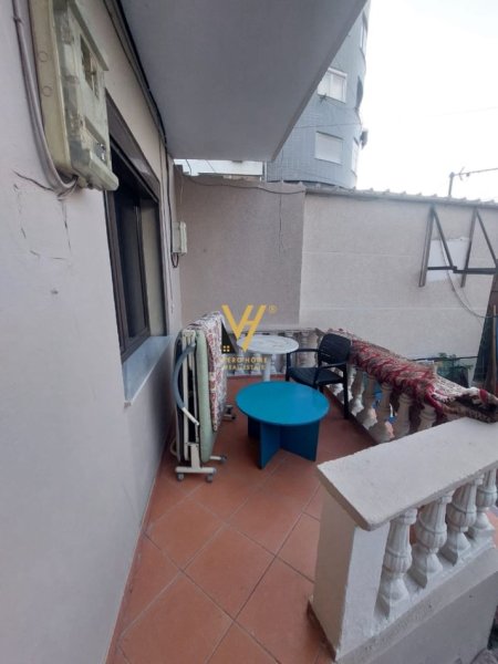 Tirane, jepet me qera apartament 1+1+Ballkon Kati 1, 60 m² 400 € (KODRA E DIELLIT)