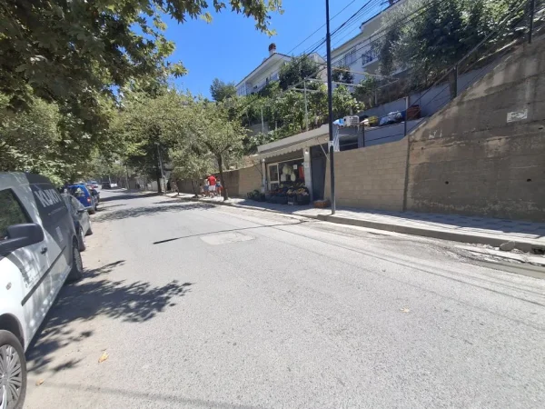 Tirane, jepet me qera ambjent biznesi , 20 m² 300 € (Rruga Muhamed Deliu)