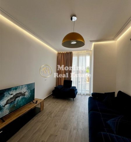 Tirane, jepet me qera apartament 2+1 Kati 3, 100 m² 900 € (Rruga Riza Cerova – prane Qendres)