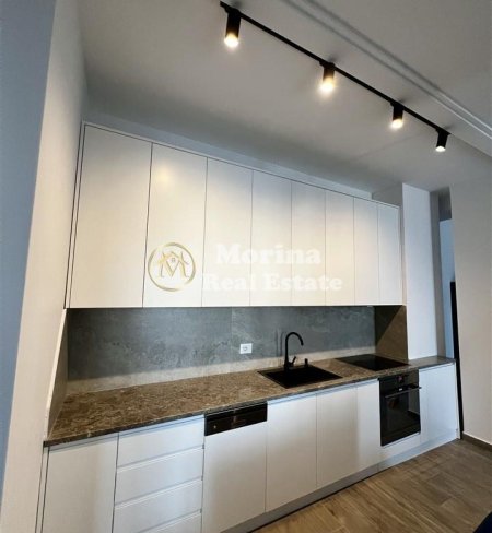 Tirane, jepet me qera apartament 2+1 Kati 3, 100 m² 900 € (Rruga Riza Cerova – prane Qendres)