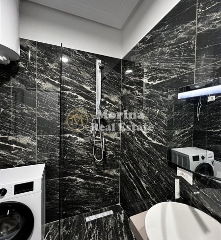 Tirane, jepet me qera apartament 2+1 Kati 3, 100 m² 900 € (Rruga Riza Cerova – prane Qendres)