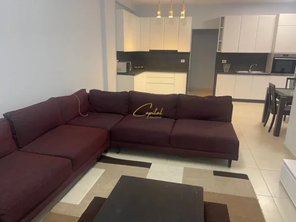 Tirane, jepet me qera apartament 2+1 Kati 4, 118 m² 700 € (KINOSTUDIO)