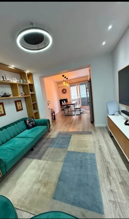 Tirane, jepet me qera apartament 2+1+Aneks+Ballkon Kati 3, 100 m² 1.100 € (Blloku)