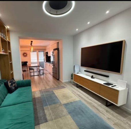 Tirane, jepet me qera apartament 2+1+Aneks+Ballkon Kati 3, 100 m² 1.100 € (Blloku)