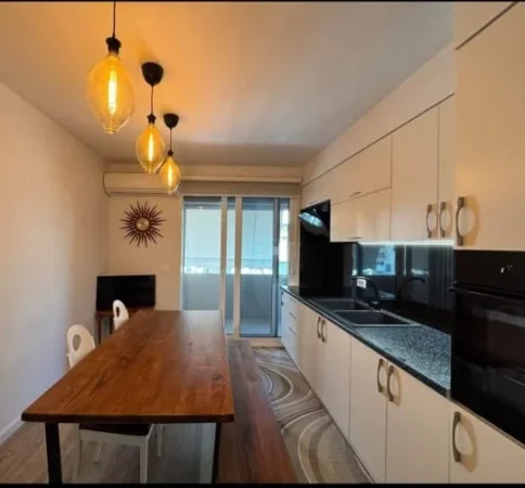 Tirane, jepet me qera apartament 2+1+Aneks+Ballkon Kati 3, 100 m² 1.100 € (Blloku)