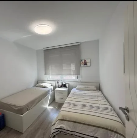 Tirane, jepet me qera apartament 2+1+Aneks+Ballkon Kati 3, 100 m² 1.100 € (Blloku)