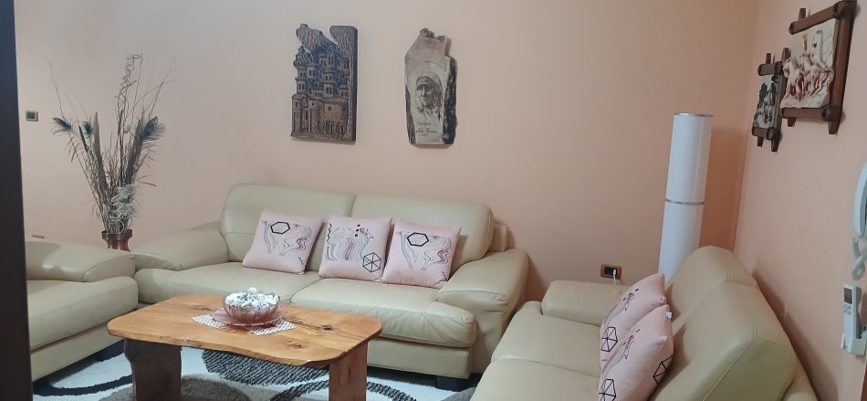 Jepet me qira apartament 2+1+2+Post Parkimi ne Shkoze.