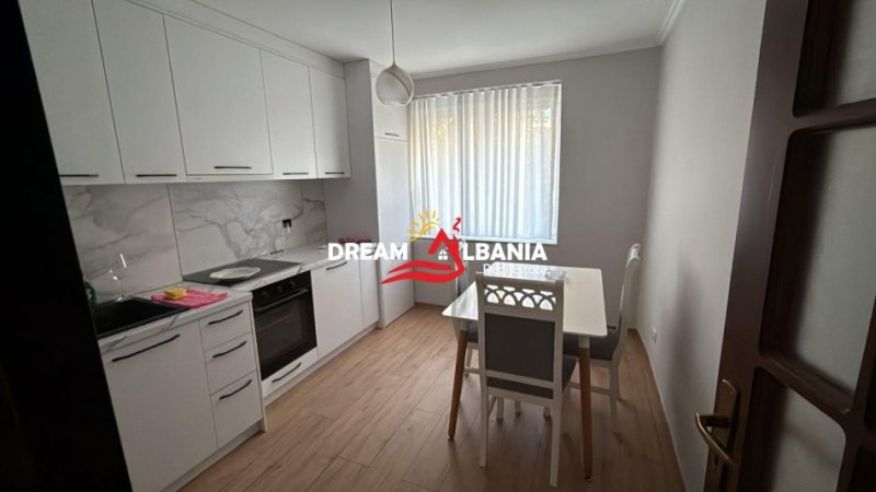 Tirane, jepet me qera 1+1 Kati 2, 60 m² 700 € (Sheshi Wilson)