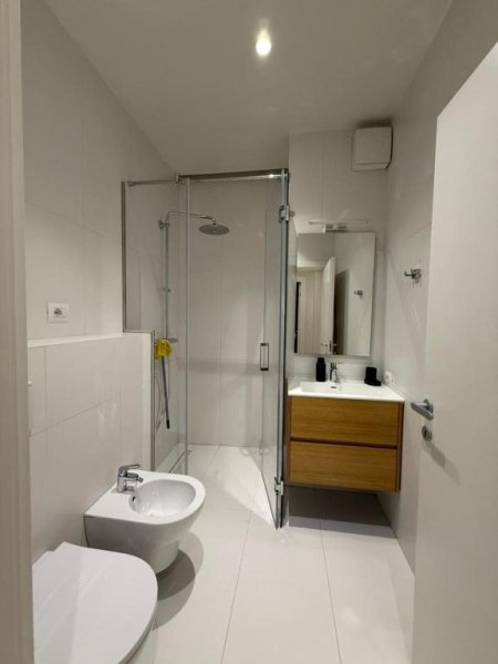 Tirane, jepet me qera apartament 2+1+Aneks+Ballkon Kati 3, 97 m² 1.200 € (Rruga Kosovareve)