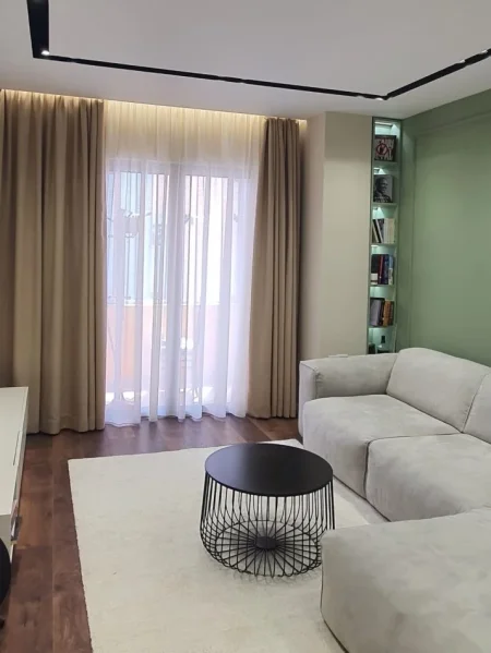 Tirane, jepet me qera apartament 1+1+Ballkon Kati 4, 65 m² 500€ (Misto Mame)