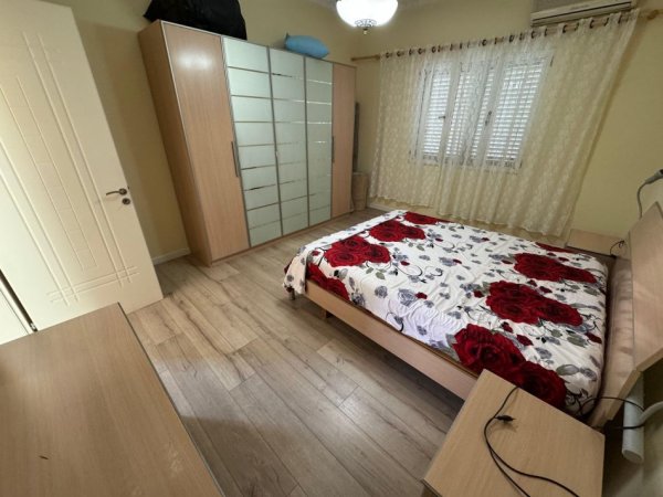 Tirane, jepet me qera apartament 3+1 Kati 3, 750 € 