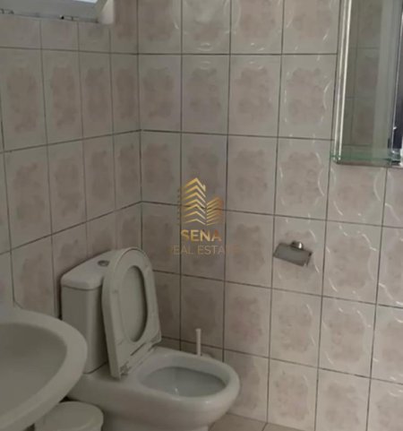 Tirane, jepet me qera shtepi 1+1 Kati 1, 60 m² 450 € (Rruga Gazmend Zajmi)