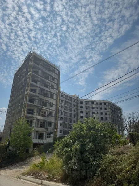 Tirane, shitet apartament 2+1+Ballkon Kati 4, 107 m² 112.000 € (British Residence Paskuqan Prane Bulevardit Cmim Kleringu)