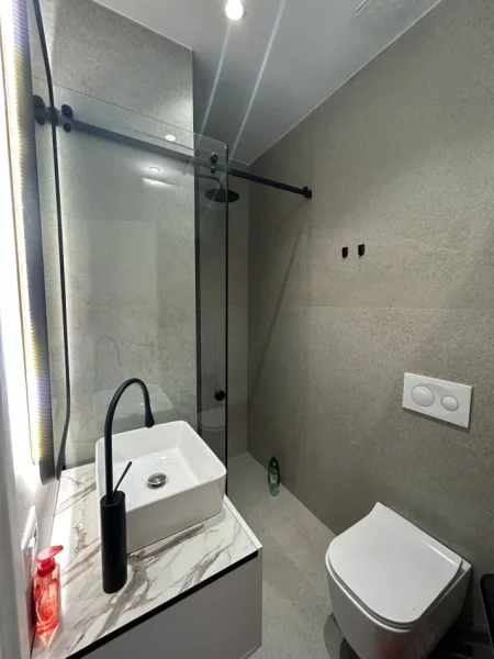 Tirane, jepet me qera apartament 2+1 Kati 4, 146 m² 1.350 € (Vila Goldi)