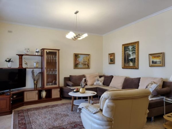 Tirane, jepet me qera apartament 3+1+Aneks+Ballkon Kati 5, 130 m² 1.000 € (Rruga e Elbasanit)